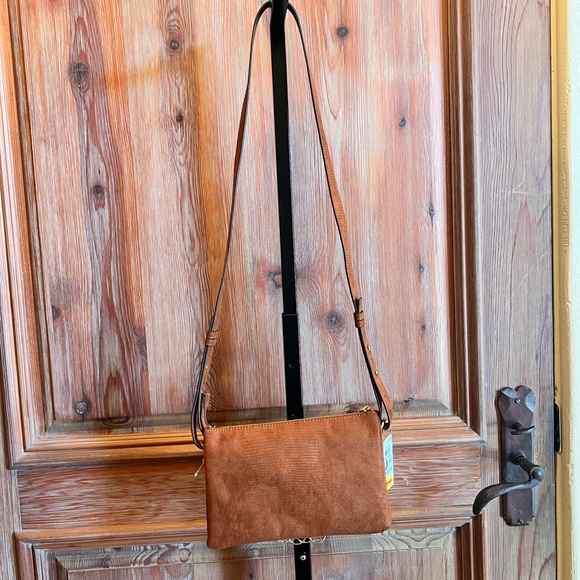 NWT INC Camel Lizard Crossbody bag with Gold tone chain in front - Picture 6 of 14